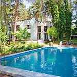 With Outdoor Pool Warsaw * Magdalenka