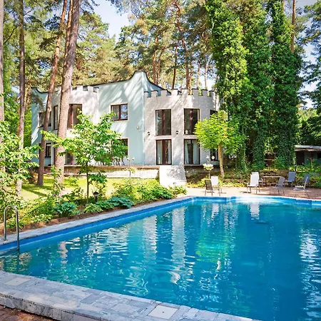 With Outdoor Pool Warsaw * Magdalenka