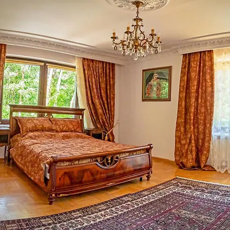 With Outdoor Pool Warsaw Willa