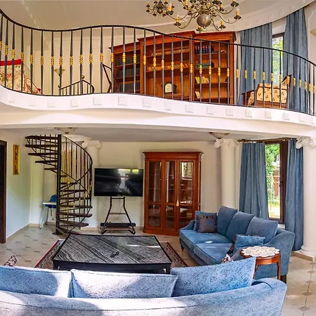 With Outdoor Pool Warsaw * Magdalenka