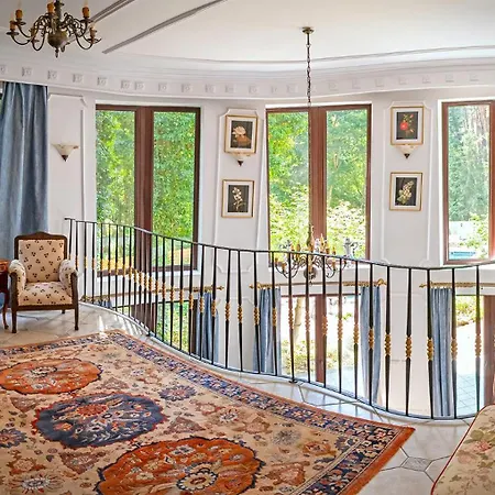 Willa With Outdoor Pool Warsaw