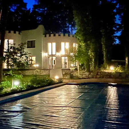 Вилла With Outdoor Pool Warsaw Magdalenka