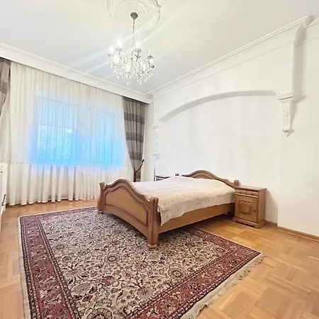 With Outdoor Pool Warsaw Willa *