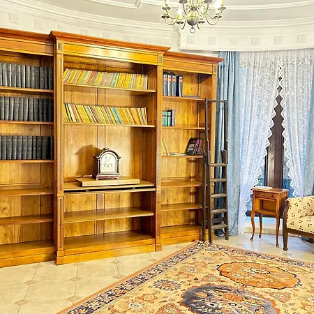 Willa With Outdoor Pool Warsaw *