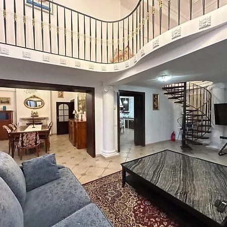 Вилла With Outdoor Pool Warsaw *