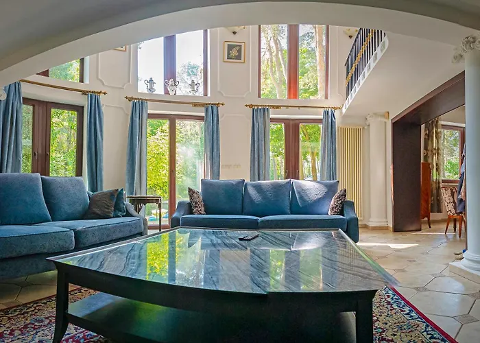 Вилла With Outdoor Pool Warsaw