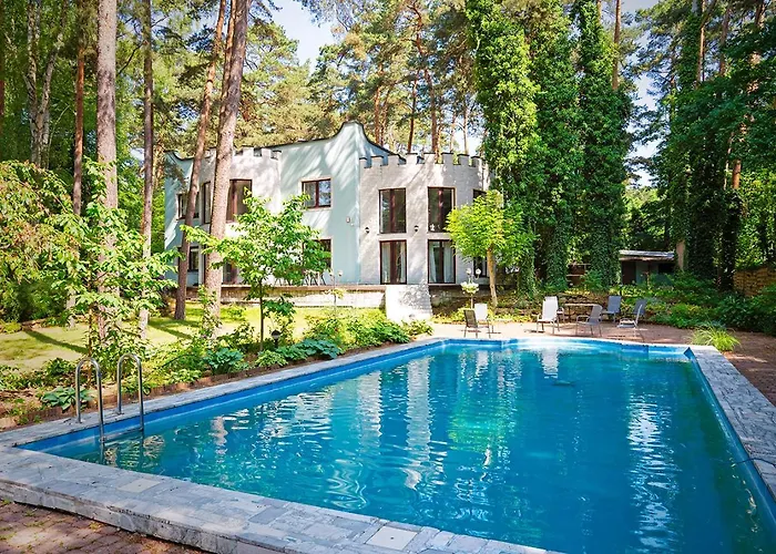 With Outdoor Pool Warsaw * Magdalenka