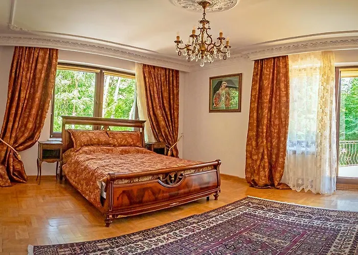 With Outdoor Pool Warsaw Вилла