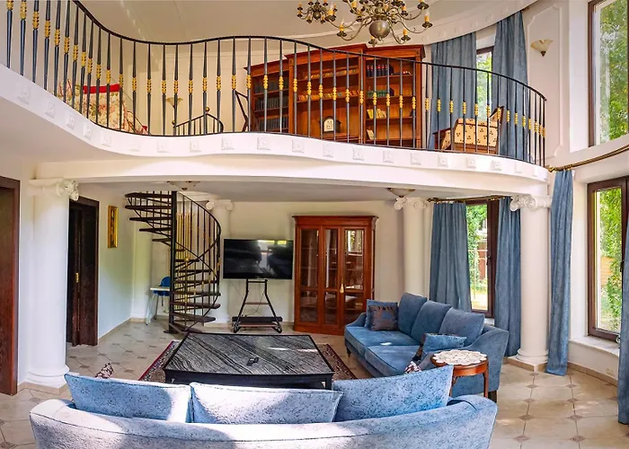 With Outdoor Pool Warsaw * Magdalenka