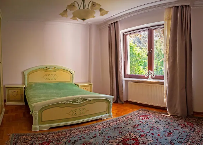 With Outdoor Pool Warsaw Вилла *