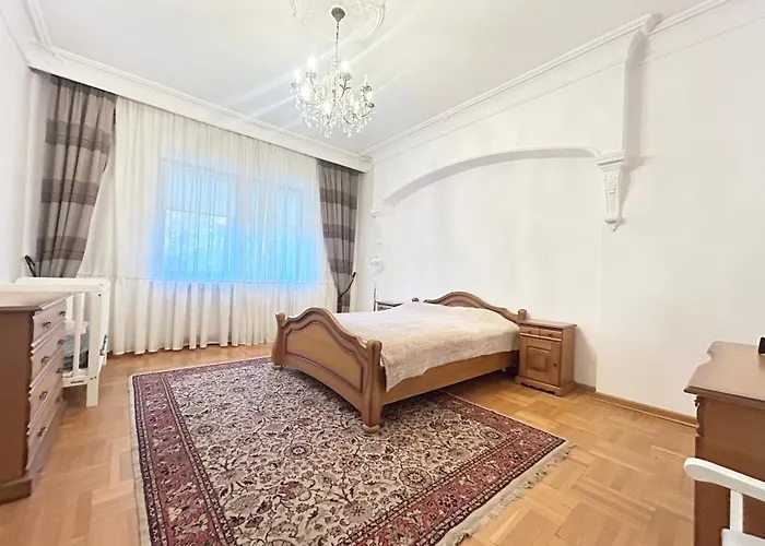 With Outdoor Pool Warsaw Вилла *